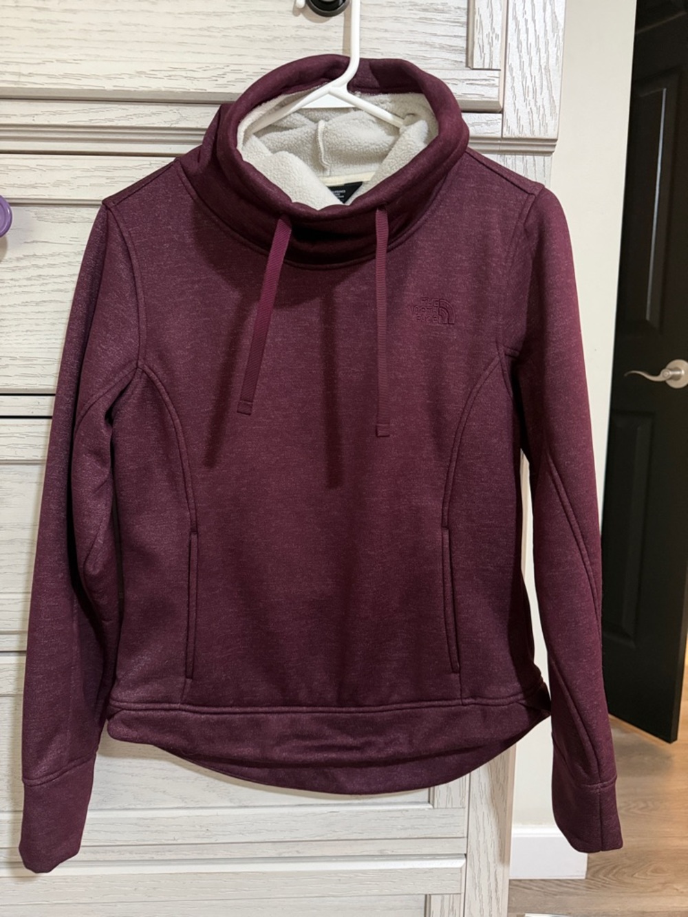 Women’s North Face sweater